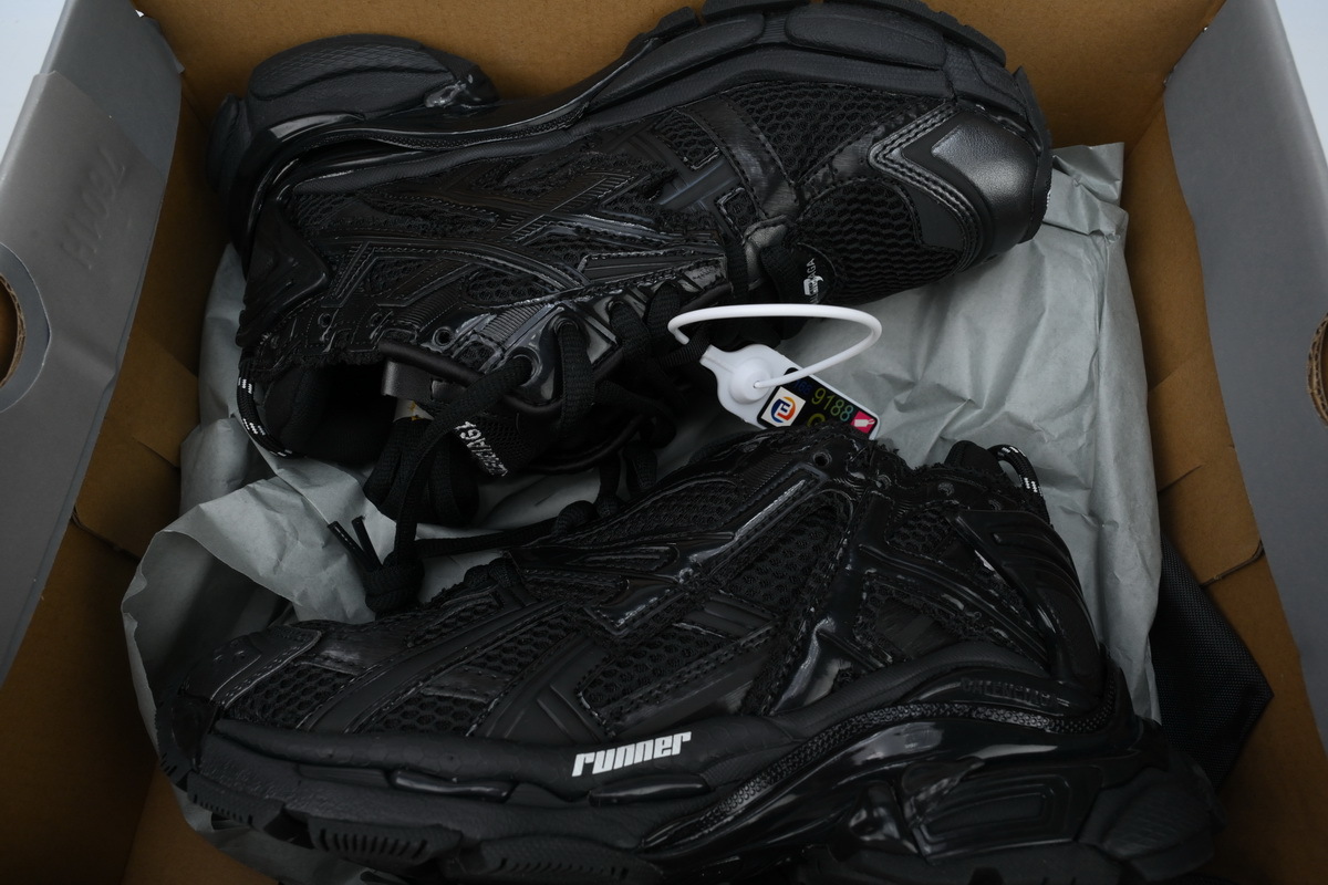 Balenciaga Runner All Black 656065 W3RA1 1000