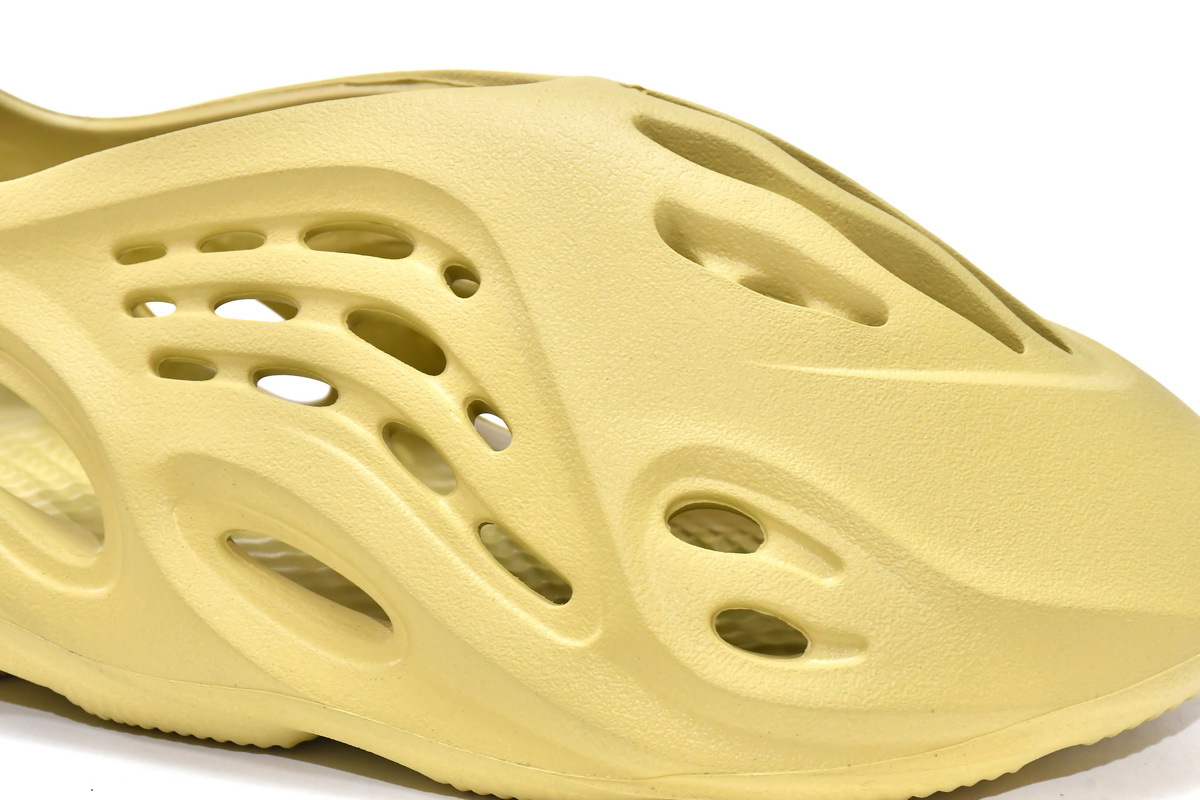 adidas Yeezy Foam Runner Sulfur GV6775