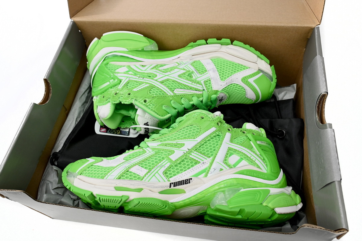 Balenciaga Runner White Green 677402 W3RBM 3590