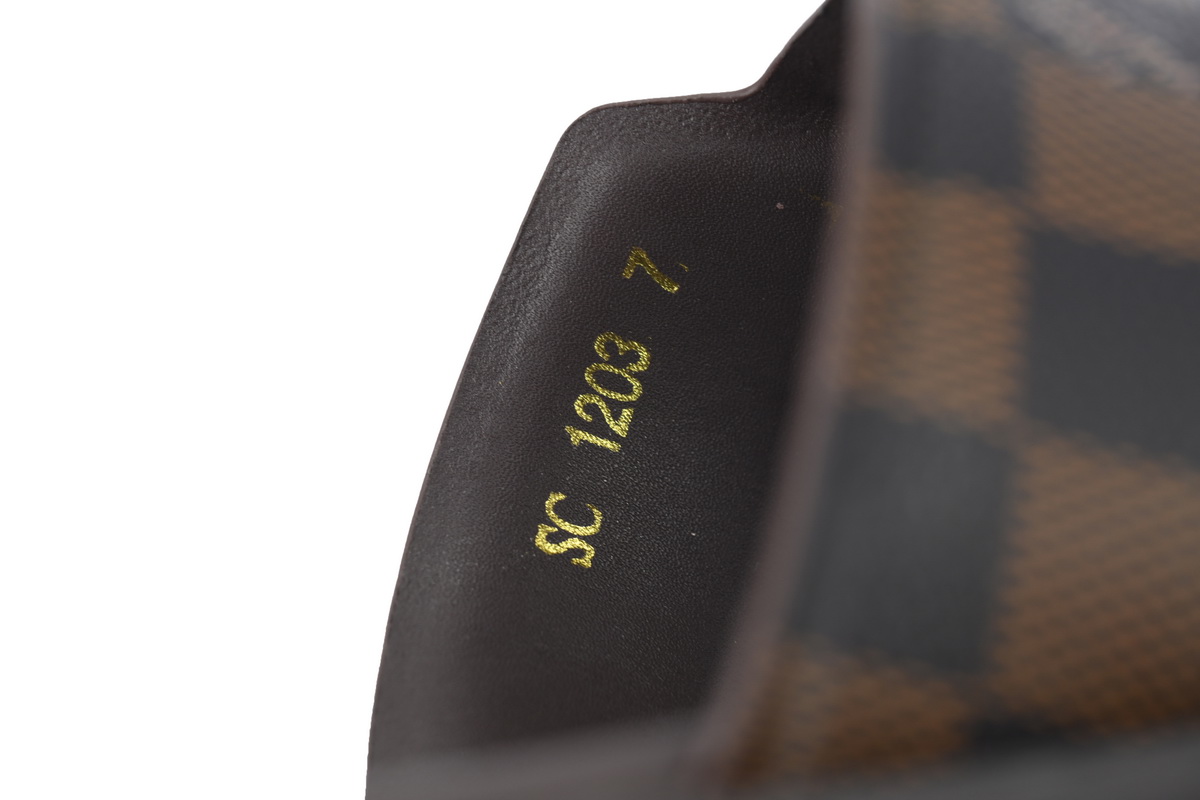 LOUIS VUITTON Oasis Classic Plaid